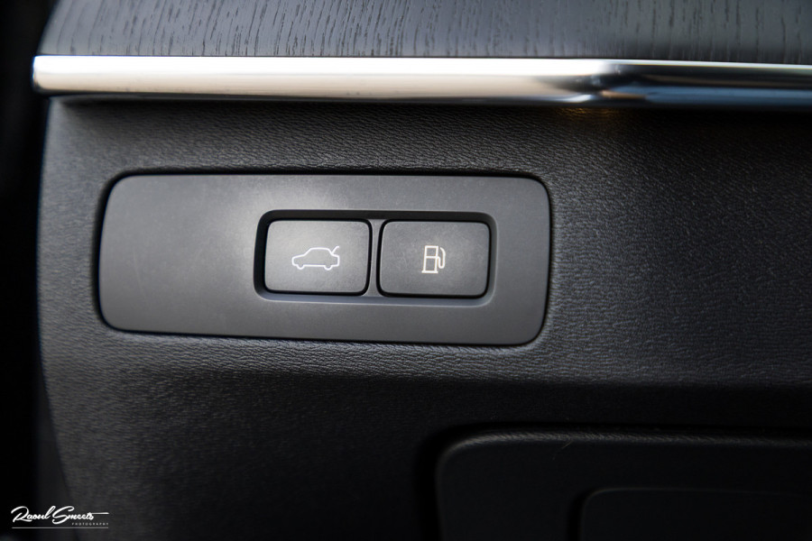 Volvo XC90 2.0 T8 Plug-in hybrid AWD Ultra Dark Long Range Luchtvering | Bowers&Wilkins | Zwenkbare trekhaak | Panorama dak | Stoelverkoeling + massage |
