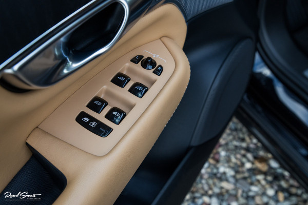 Volvo XC90 2.0 T8 Plug-in hybrid AWD Ultra Dark Long Range Luchtvering | Bowers&Wilkins | Zwenkbare trekhaak | Panorama dak | Stoelverkoeling + massage |