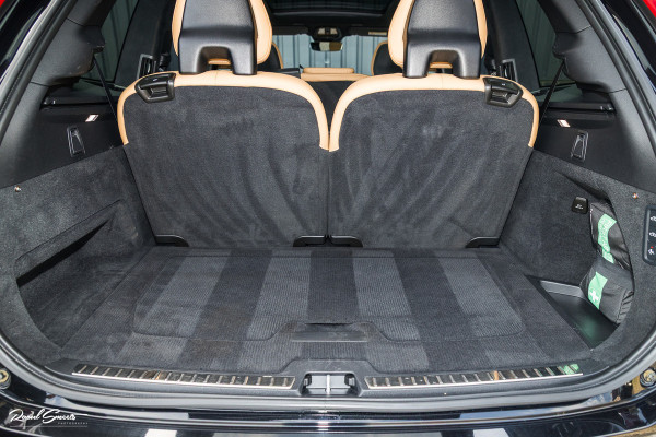 Volvo XC90 2.0 T8 Plug-in hybrid AWD Ultra Dark Long Range Luchtvering | Bowers&Wilkins | Zwenkbare trekhaak | Panorama dak | Stoelverkoeling + massage |