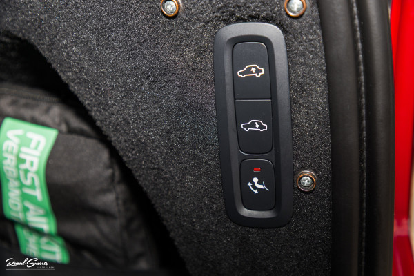 Volvo XC90 2.0 T8 Plug-in hybrid AWD Ultra Dark Long Range Luchtvering | Bowers&Wilkins | Zwenkbare trekhaak | Panorama dak | Stoelverkoeling + massage |