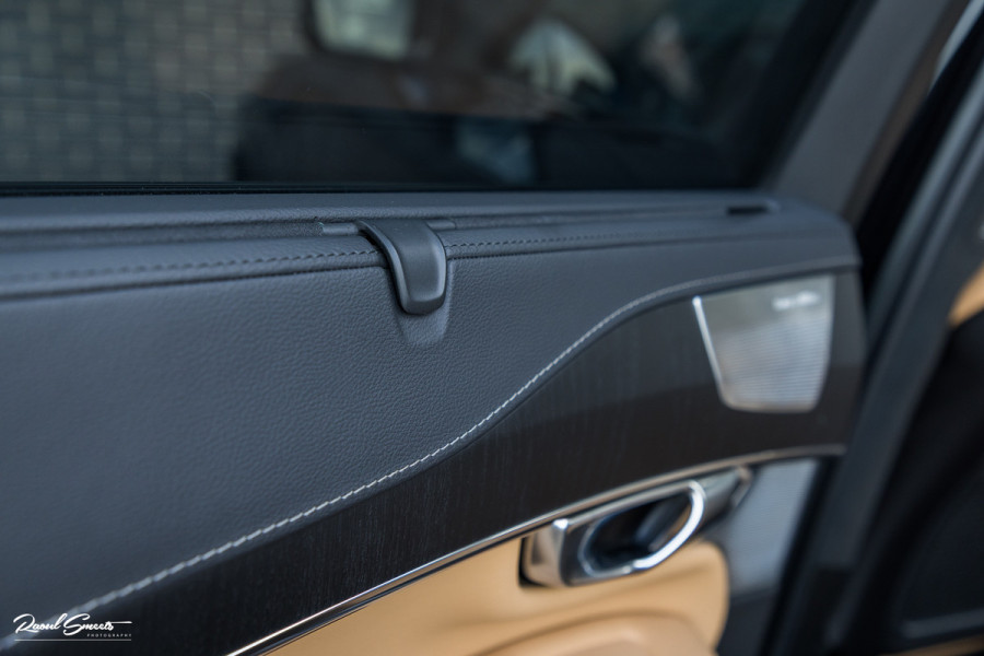 Volvo XC90 2.0 T8 Plug-in hybrid AWD Ultra Dark Long Range Luchtvering | Bowers&Wilkins | Zwenkbare trekhaak | Panorama dak | Stoelverkoeling + massage |