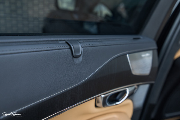Volvo XC90 2.0 T8 Plug-in hybrid AWD Ultra Dark Long Range Luchtvering | Bowers&Wilkins | Zwenkbare trekhaak | Panorama dak | Stoelverkoeling + massage |