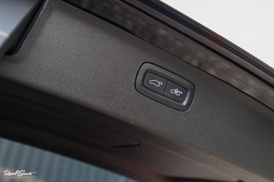 Volvo XC90 2.0 T8 Plug-in hybrid AWD Ultra Dark Long Range Luchtvering | Bowers&Wilkins | Zwenkbare trekhaak | Panorama dak | Stoelverkoeling + massage |