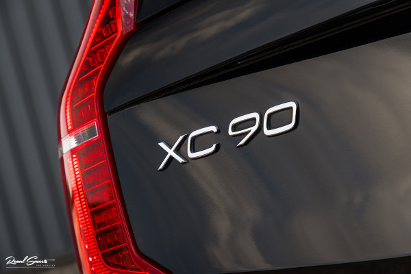 Volvo XC90 2.0 T8 Plug-in hybrid AWD Ultra Dark Long Range Luchtvering | Bowers&Wilkins | Zwenkbare trekhaak | Panorama dak | Stoelverkoeling + massage |