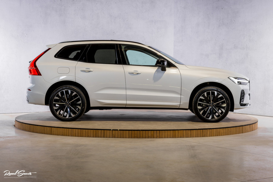 Volvo XC60 2.0 T6 Plug-in hybrid AWD Plus Dark Long range | Long Range | Panorama dak | Zwenkbare trekhaak | Harman Kardon | Memory |