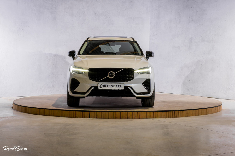Volvo XC60 2.0 T6 Plug-in hybrid AWD Plus Dark Long range | Long Range | Panorama dak | Zwenkbare trekhaak | Harman Kardon | Memory |