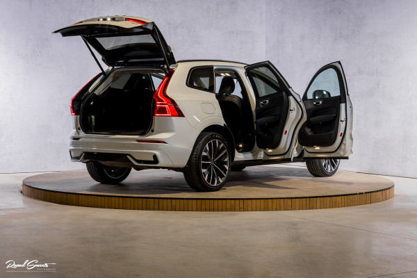 Volvo XC60 2.0 T6 Plug-in hybrid AWD Plus Dark Long range | Long Range | Panorama dak | Zwenkbare trekhaak | Harman Kardon | Memory |