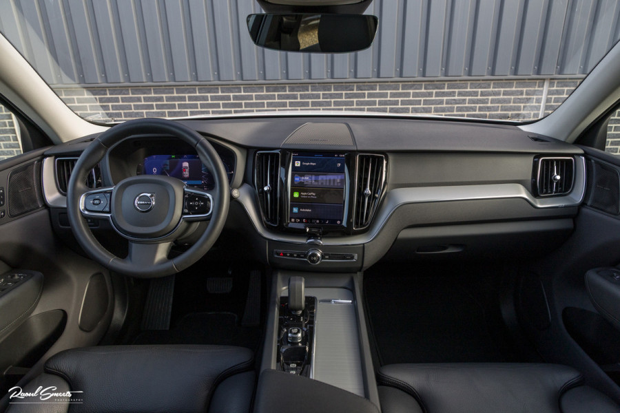 Volvo XC60 2.0 T6 Plug-in hybrid AWD Plus Dark Long range | Long Range | Panorama dak | Zwenkbare trekhaak | Harman Kardon | Memory |