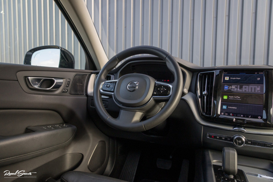 Volvo XC60 2.0 T6 Plug-in hybrid AWD Plus Dark Long range | Long Range | Panorama dak | Zwenkbare trekhaak | Harman Kardon | Memory |