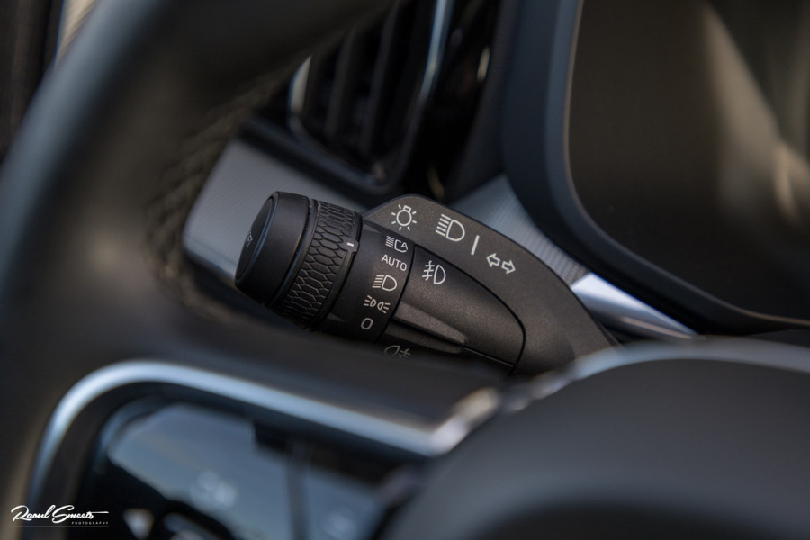 Volvo XC60 2.0 T6 Plug-in hybrid AWD Plus Dark Long range | Long Range | Panorama dak | Zwenkbare trekhaak | Harman Kardon | Memory |