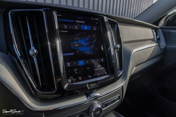 Volvo XC60 2.0 T6 Plug-in hybrid AWD Plus Dark Long range | Long Range | Panorama dak | Zwenkbare trekhaak | Harman Kardon | Memory |