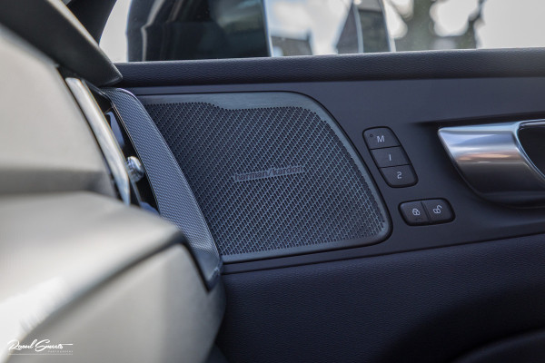 Volvo XC60 2.0 T6 Plug-in hybrid AWD Plus Dark Long range | Long Range | Panorama dak | Zwenkbare trekhaak | Harman Kardon | Memory |