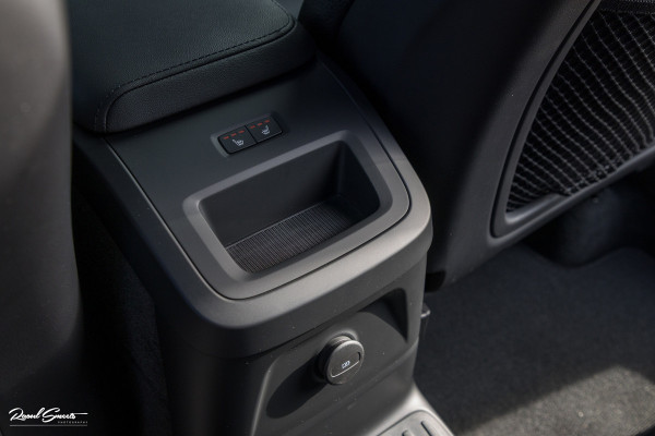 Volvo XC60 2.0 T6 Plug-in hybrid AWD Plus Dark Long range | Long Range | Panorama dak | Zwenkbare trekhaak | Harman Kardon | Memory |