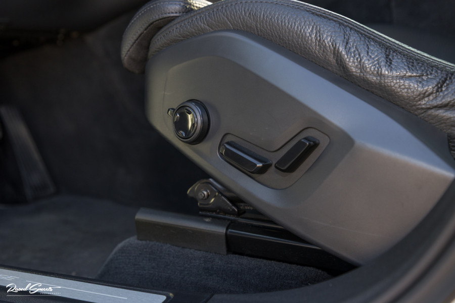 Volvo XC60 2.0 T6 Plug-in hybrid AWD Plus Dark Long range | Long Range | Panorama dak | Zwenkbare trekhaak | Harman Kardon | Memory |