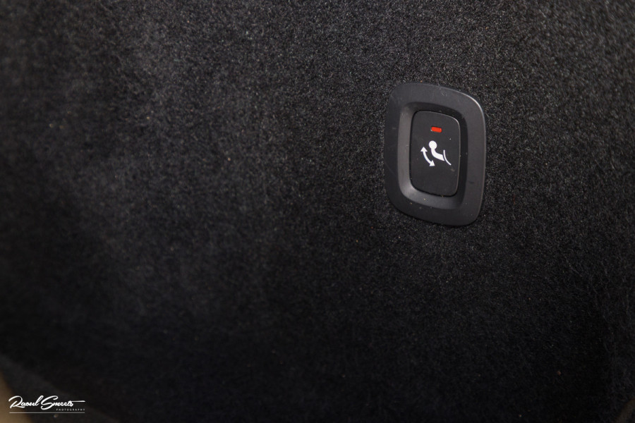 Volvo XC60 2.0 T6 Plug-in hybrid AWD Plus Dark Long range | Long Range | Panorama dak | Zwenkbare trekhaak | Harman Kardon | Memory |