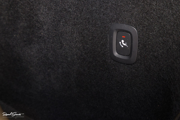 Volvo XC60 2.0 T6 Plug-in hybrid AWD Plus Dark Long range | Long Range | Panorama dak | Zwenkbare trekhaak | Harman Kardon | Memory |