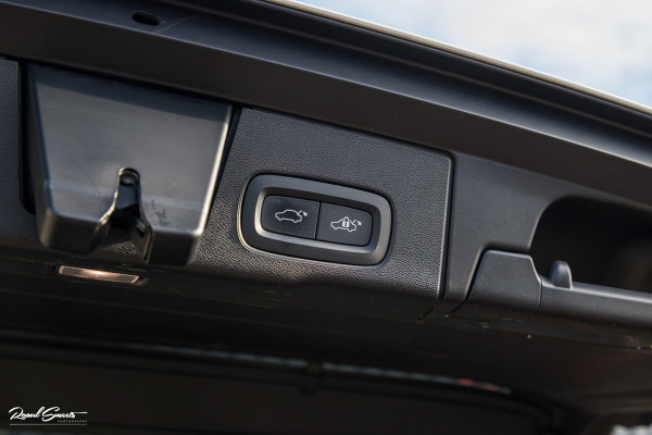 Volvo XC60 2.0 T6 Plug-in hybrid AWD Plus Dark Long range | Long Range | Panorama dak | Zwenkbare trekhaak | Harman Kardon | Memory |