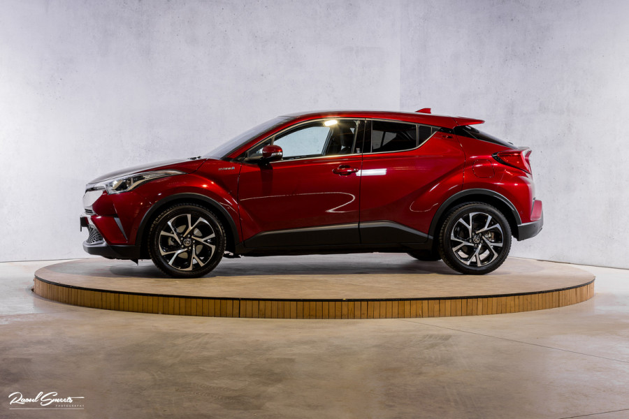 Toyota C-HR 1.8 Hybrid Team D | Cruise control | Blis | Keyless entry | Premium pack |