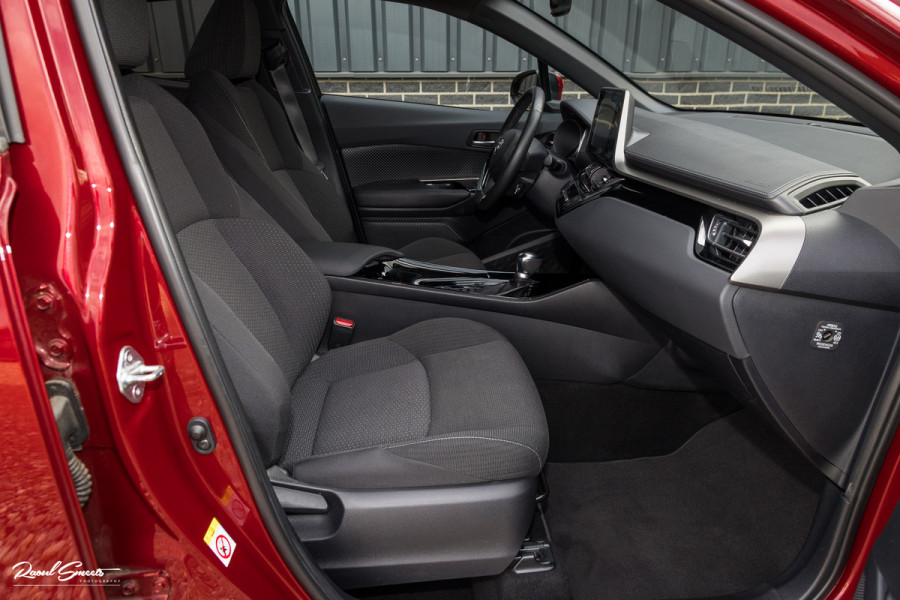 Toyota C-HR 1.8 Hybrid Team D | Cruise control | Blis | Keyless entry | Premium pack |