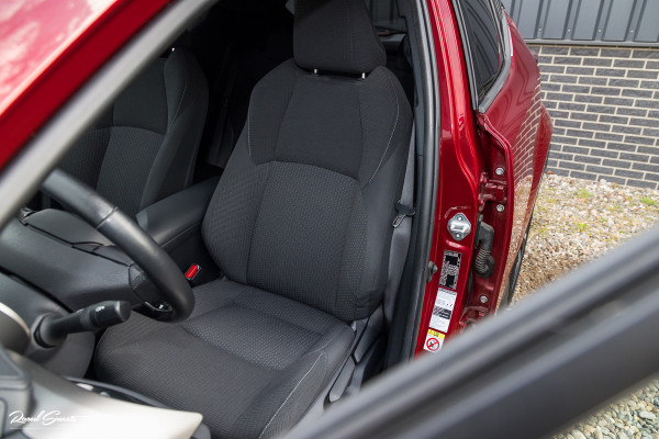 Toyota C-HR 1.8 Hybrid Team D | Cruise control | Blis | Keyless entry | Premium pack |