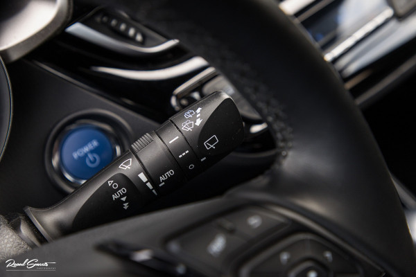 Toyota C-HR 1.8 Hybrid Team D | Cruise control | Blis | Keyless entry | Premium pack |