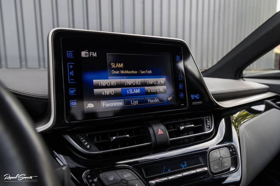 Toyota C-HR 1.8 Hybrid Team D | Cruise control | Blis | Keyless entry | Premium pack |