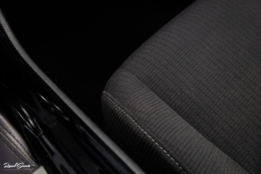 Toyota C-HR 1.8 Hybrid Team D | Cruise control | Blis | Keyless entry | Premium pack |