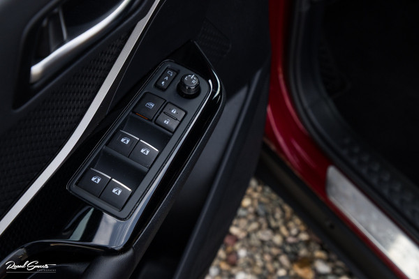 Toyota C-HR 1.8 Hybrid Team D | Cruise control | Blis | Keyless entry | Premium pack |