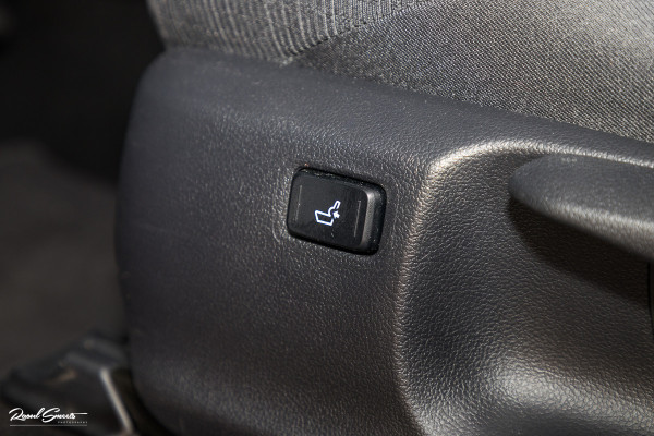 Toyota C-HR 1.8 Hybrid Team D | Cruise control | Blis | Keyless entry | Premium pack |