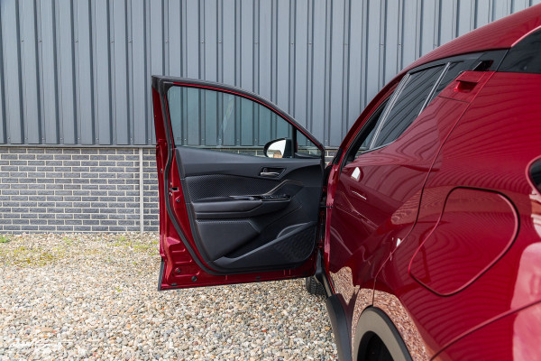 Toyota C-HR 1.8 Hybrid Team D | Cruise control | Blis | Keyless entry | Premium pack |