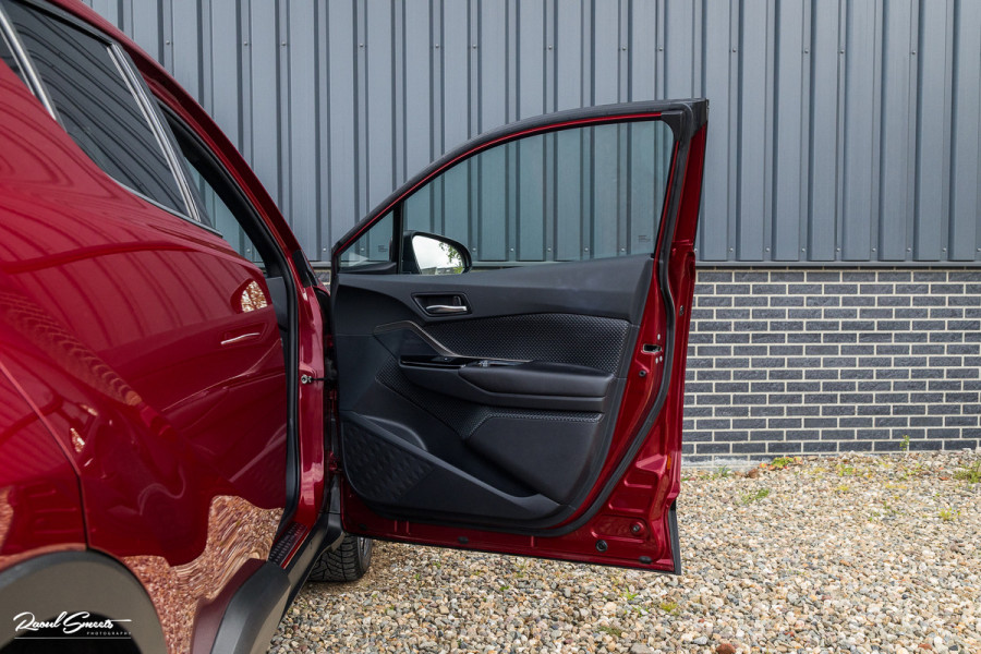 Toyota C-HR 1.8 Hybrid Team D | Cruise control | Blis | Keyless entry | Premium pack |