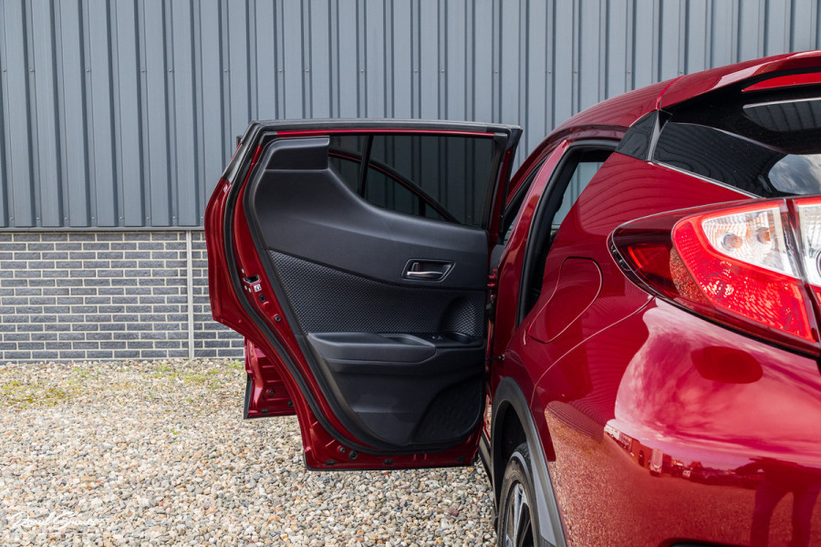 Toyota C-HR 1.8 Hybrid Team D | Cruise control | Blis | Keyless entry | Premium pack |