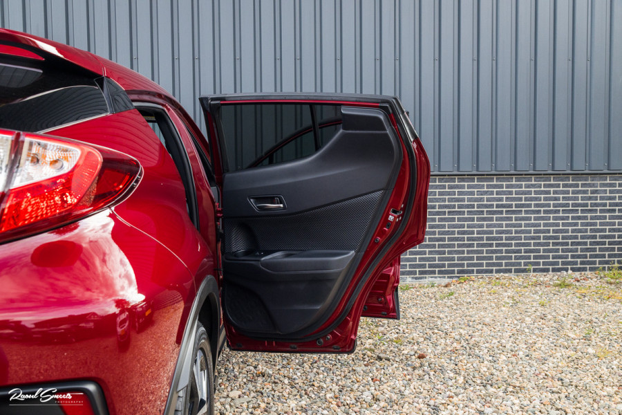 Toyota C-HR 1.8 Hybrid Team D | Cruise control | Blis | Keyless entry | Premium pack |