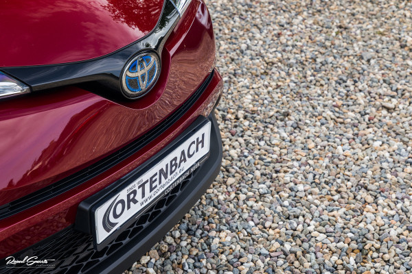 Toyota C-HR 1.8 Hybrid Team D | Cruise control | Blis | Keyless entry | Premium pack |