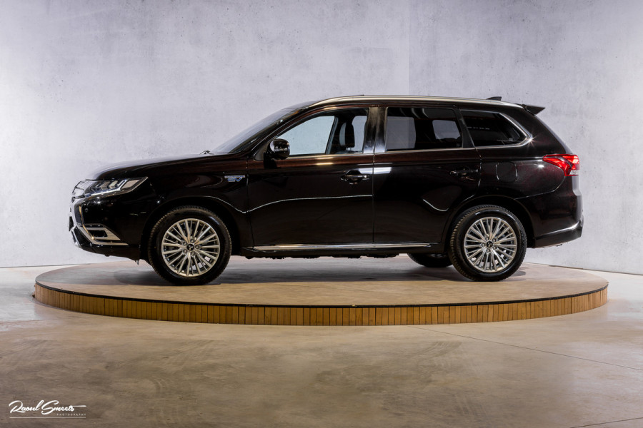 Mitsubishi Outlander 2.4 PHEV Instyle | Adaptieve cruise | Panorama dak | Blis | Trekhaak |