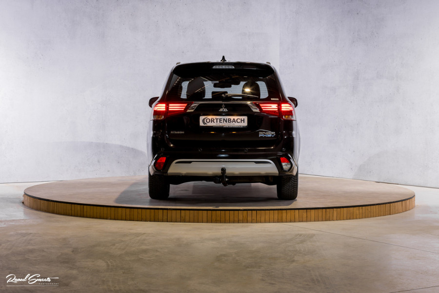 Mitsubishi Outlander 2.4 PHEV Instyle | Adaptieve cruise | Panorama dak | Blis | Trekhaak |