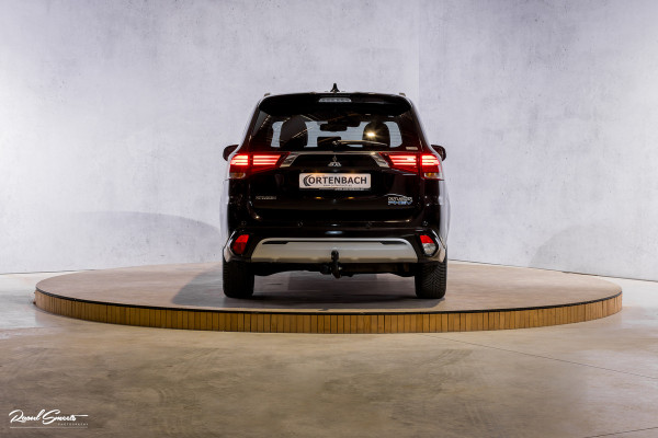 Mitsubishi Outlander 2.4 PHEV Instyle | Adaptieve cruise | Panorama dak | Blis | Trekhaak |