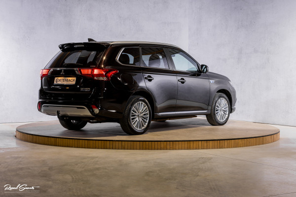 Mitsubishi Outlander 2.4 PHEV Instyle | Adaptieve cruise | Panorama dak | Blis | Trekhaak |