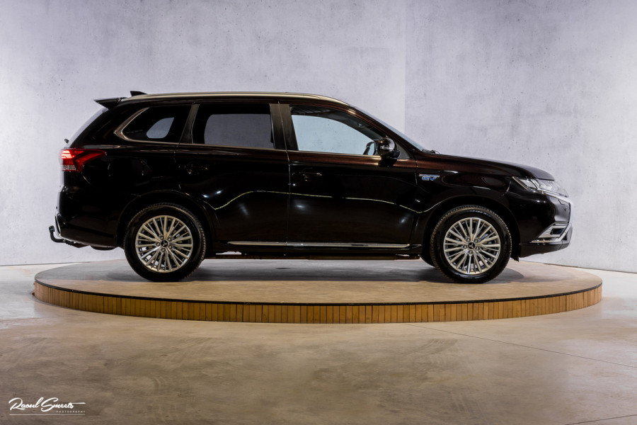 Mitsubishi Outlander 2.4 PHEV Instyle | Adaptieve cruise | Panorama dak | Blis | Trekhaak |