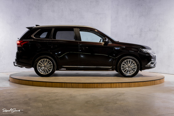 Mitsubishi Outlander 2.4 PHEV Instyle | Adaptieve cruise | Panorama dak | Blis | Trekhaak |