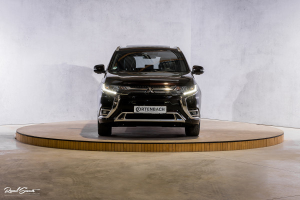 Mitsubishi Outlander 2.4 PHEV Instyle | Adaptieve cruise | Panorama dak | Blis | Trekhaak |