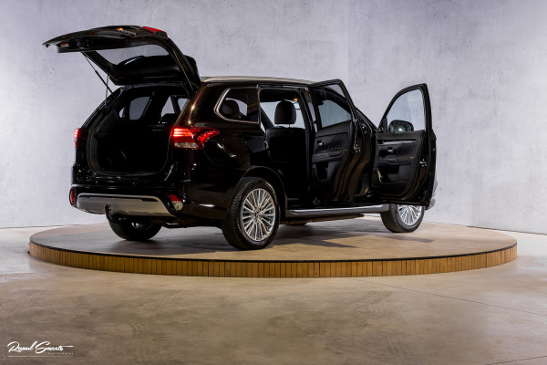 Mitsubishi Outlander 2.4 PHEV Instyle | Adaptieve cruise | Panorama dak | Blis | Trekhaak |