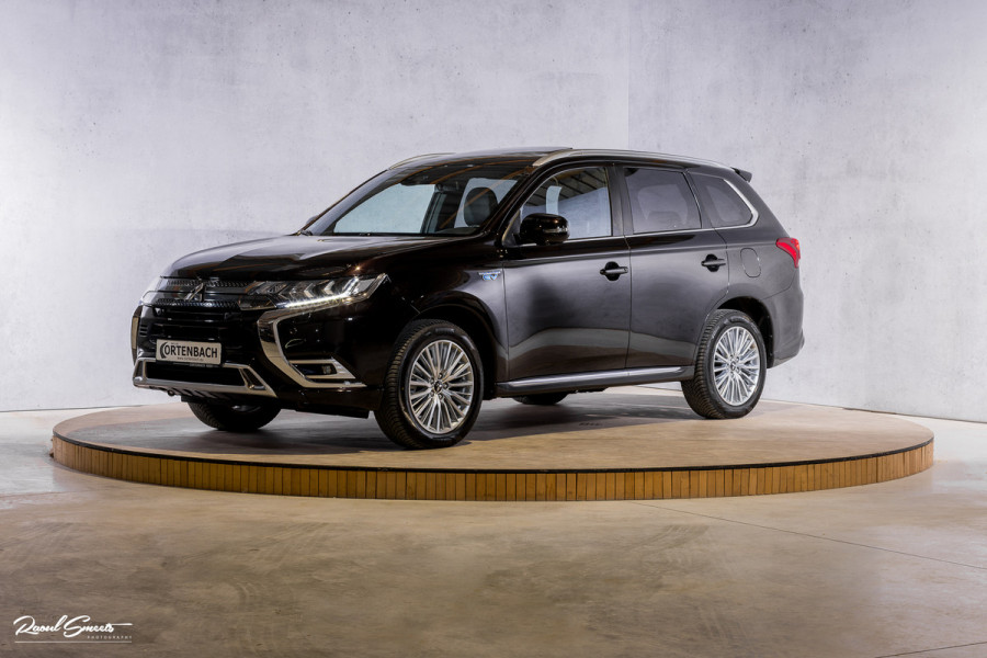 Mitsubishi Outlander 2.4 PHEV Instyle | Adaptieve cruise | Panorama dak | Blis | Trekhaak |
