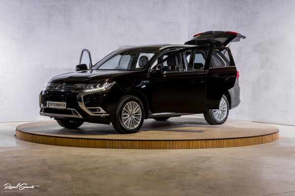 Mitsubishi Outlander 2.4 PHEV Instyle | Adaptieve cruise | Panorama dak | Blis | Trekhaak |
