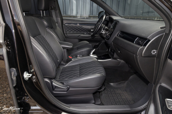 Mitsubishi Outlander 2.4 PHEV Instyle | Adaptieve cruise | Panorama dak | Blis | Trekhaak |