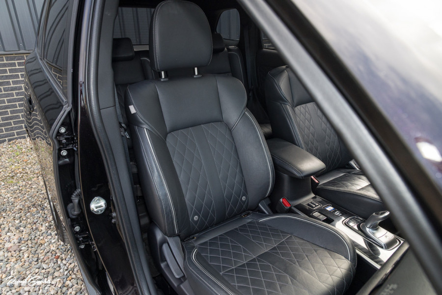 Mitsubishi Outlander 2.4 PHEV Instyle | Adaptieve cruise | Panorama dak | Blis | Trekhaak |