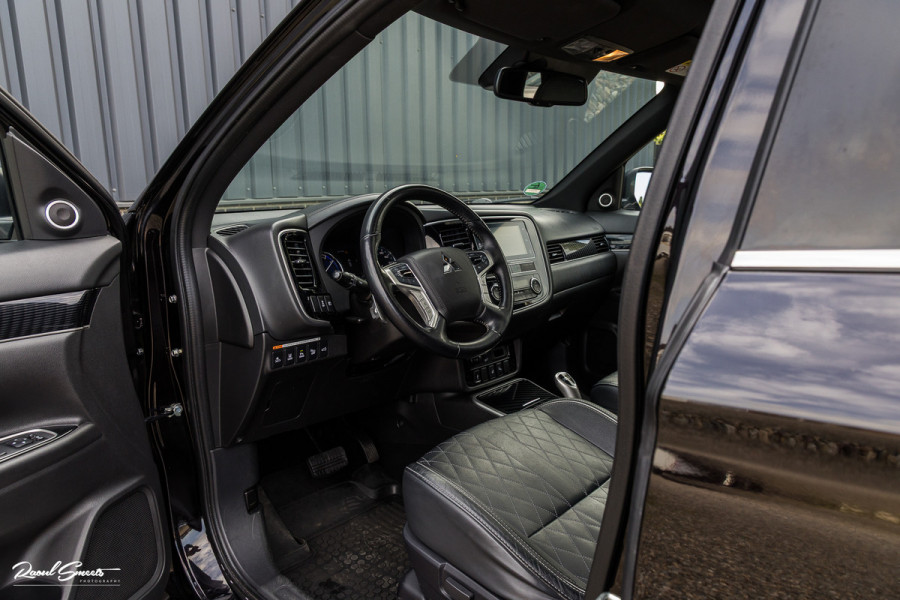 Mitsubishi Outlander 2.4 PHEV Instyle | Adaptieve cruise | Panorama dak | Blis | Trekhaak |