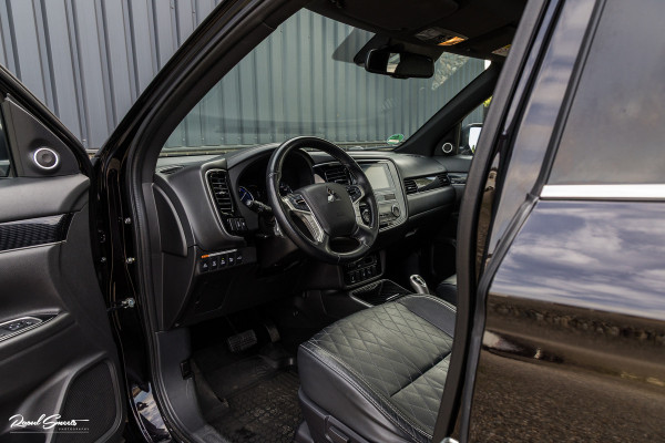 Mitsubishi Outlander 2.4 PHEV Instyle | Adaptieve cruise | Panorama dak | Blis | Trekhaak |