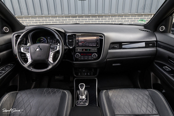 Mitsubishi Outlander 2.4 PHEV Instyle | Adaptieve cruise | Panorama dak | Blis | Trekhaak |