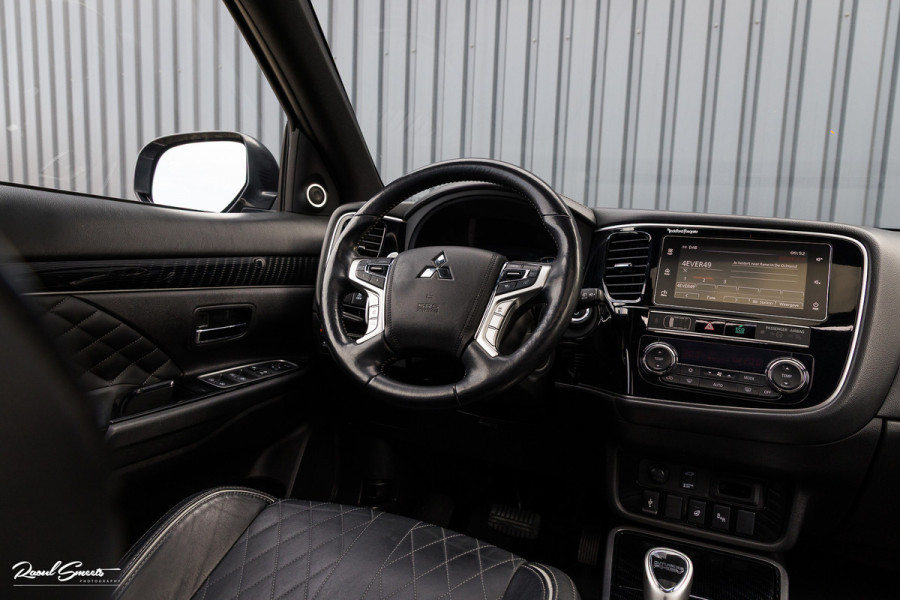 Mitsubishi Outlander 2.4 PHEV Instyle | Adaptieve cruise | Panorama dak | Blis | Trekhaak |